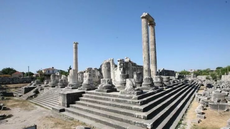 Kehanetin doğuşu Apollon Tapınağı…